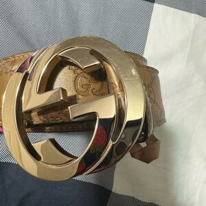 Women’s authentic Gucci belt